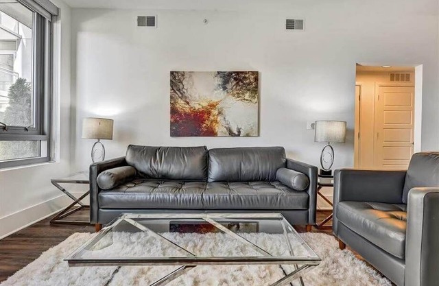 Central Buckhead View | Luxe 2BR w/ Pool& Full Kitchen