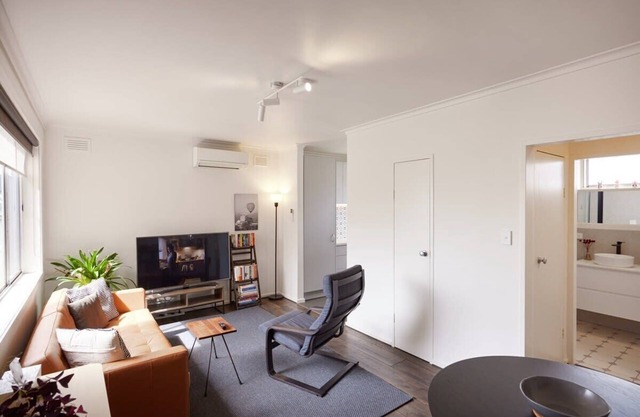 Central Classic Collingwood Modern Apt.