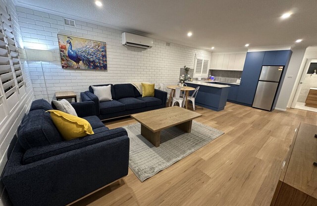 Central Cullen Apartments # 4