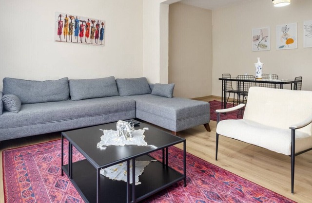 Superb Flat Close to Shopping Malls in Mecidiyekoy
