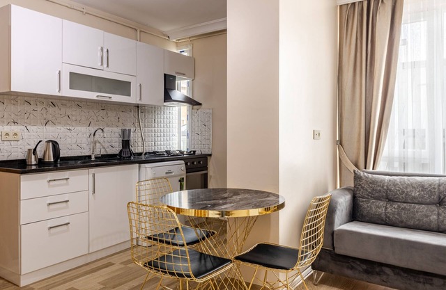 Central Flat Near Metro and Trump Mall in Sisli