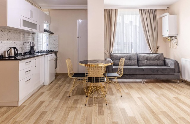 Central Flat Near Metro and Trump Mall in Sisli