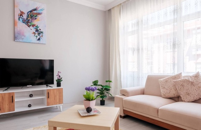 Central Flat with Balcony 2 min to Trump Towers