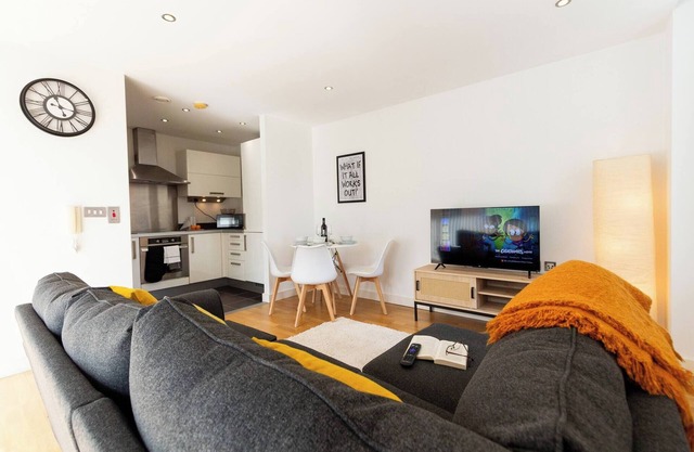 Central Gem: Cosy 2BR with Private Balcony