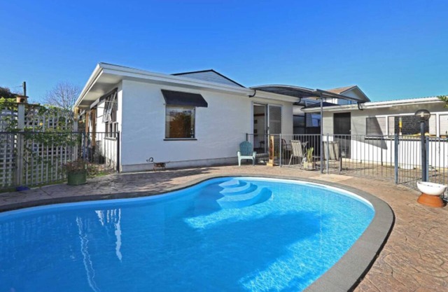 Central Hastings with In-ground Pool
