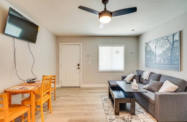 Central Henderson Retreat Near Dining + Lake Mead!