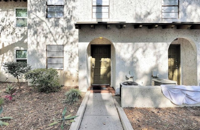 Central Hilton Head Retreat 2BR Near Beaches