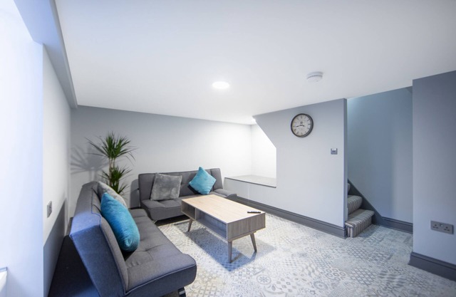 Central home for Contractors, travellers, businesses and families