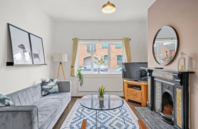 🌟Central House - Free Parking + Pool Table + Wifi🌟