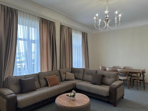 Central ISr Baku apartment by Bakuapart