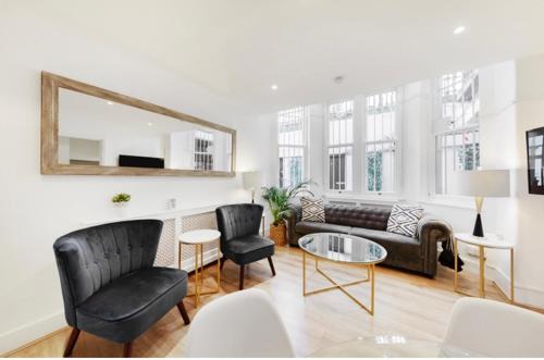 Central Kensington apartment