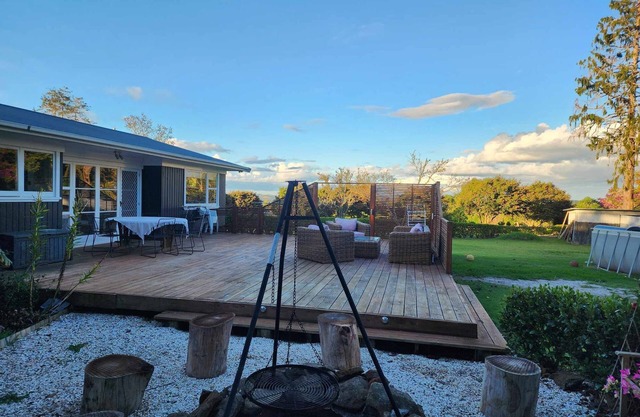 Central Kerikeri home. Gym, sauna, firepit,1 Acre.