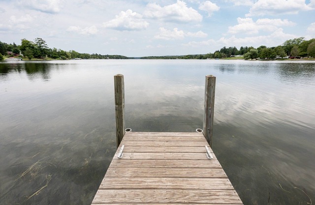 Central Lake Cozy Retreat | AC | Boat Launch | Fire Pit