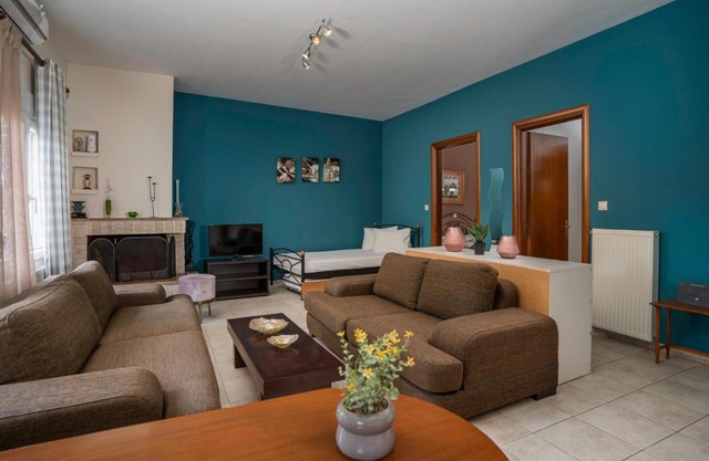 Central Litochoro Apartment with Private Parking and Heating Near Olympus Trails