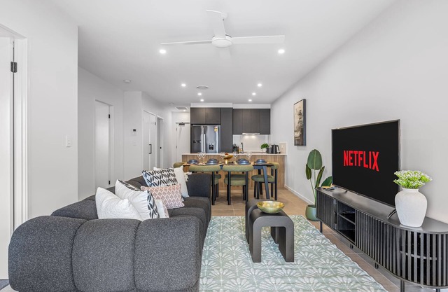 Central Location: Near Westfield & 11 kms to City!