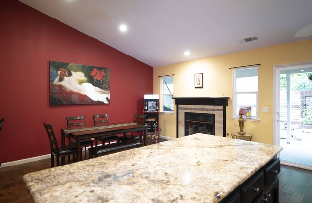 Central Location 4BR w/ Arcades & Spacious Parking