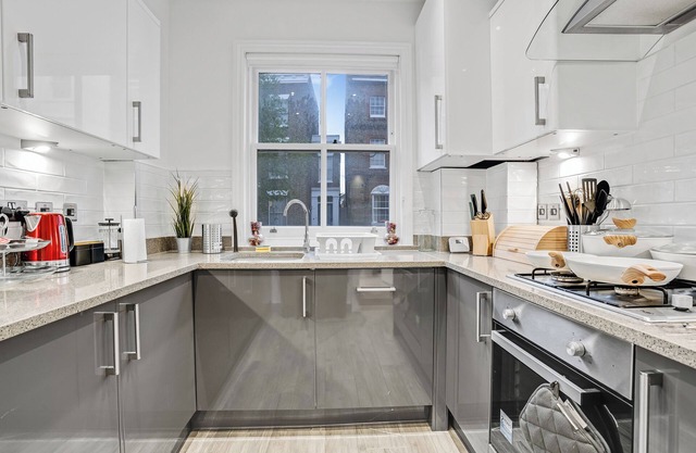 Central London 2-bed with garden