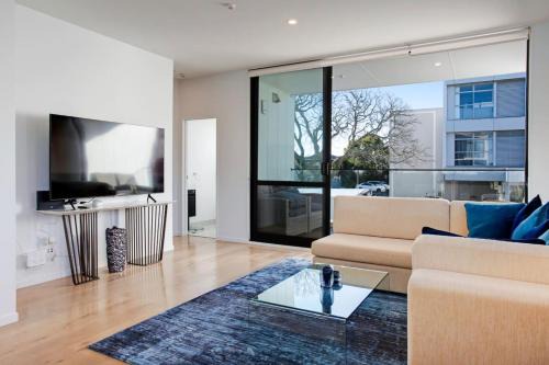 Central Modern Duplex Home near Cornwall Park