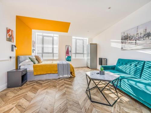 Central Modern Studio Apartment