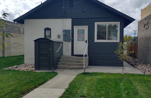 Central Oasis on Main- private, quiet, walkable