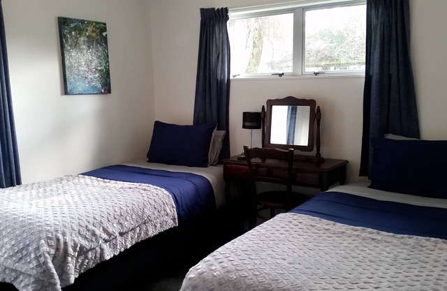 Central - Private and Quiet Twin Room Unit