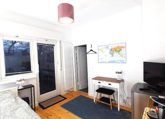 Central Private Cozy Room w own entrance, Spacious Bathroom, on-site parking