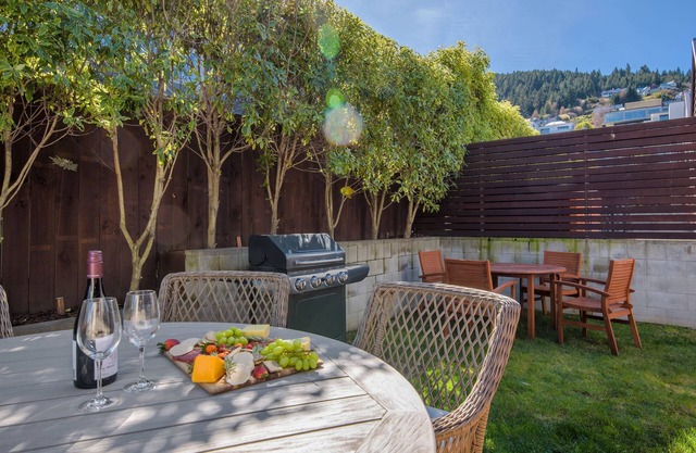 Central Queenstown 3-Bed Villa by Staysouth