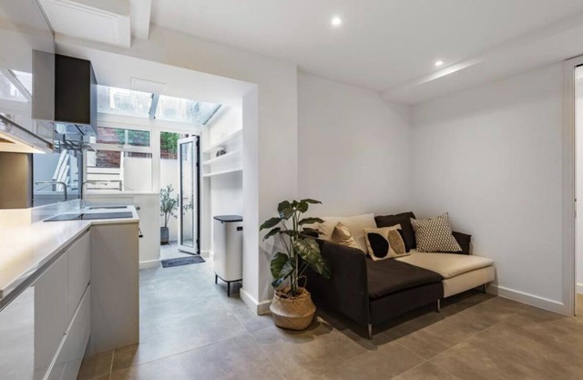 Central Richmond, Maisonette 3 bed, 2 bath & garden terrace