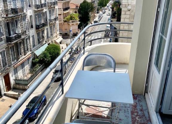 Central Rossini Flat with Balcony