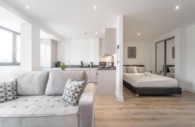 Central Solihull Studio | NEC, Airport | Free Parking