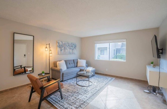 Inviting Escape | Gym, Pool, Parking, Sleeps 8