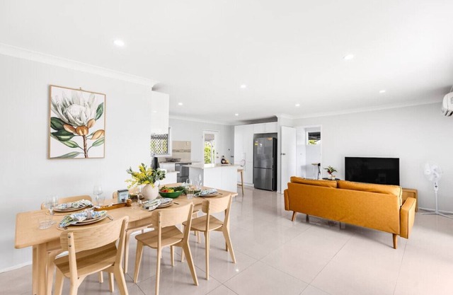 Central Sunnybank 4 Bedrooms Home, Family Friendly