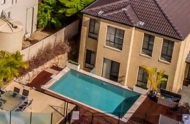 Central to Gold Coast Theme Parks, Major Beaches, Attractions - Shared Pool