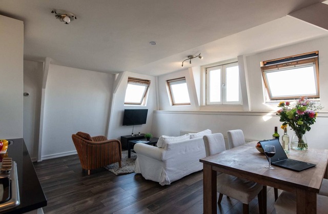 Central top floor apartment with private balcony