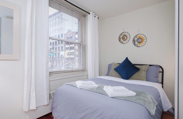 Central Vancouver Loft Stylish Stay Near Everything