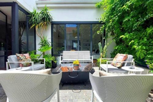 Central Victorian with Stunning Views & Pool