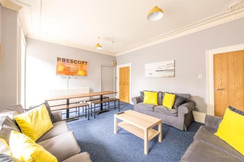 Centralised 9 Bedroom Flat By Prescott Apartments