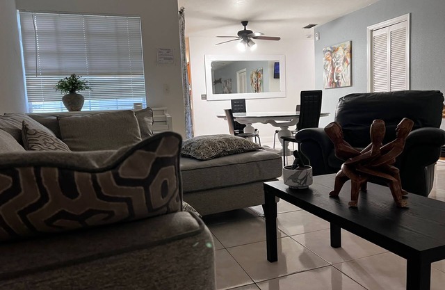 Centrally Located! Minutes from the Hard Rock Casino and beaches. Pets Welcome