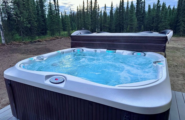 Centrally Located, 2 Bedroom, with Hot Tub near Kenai River Fishing Access