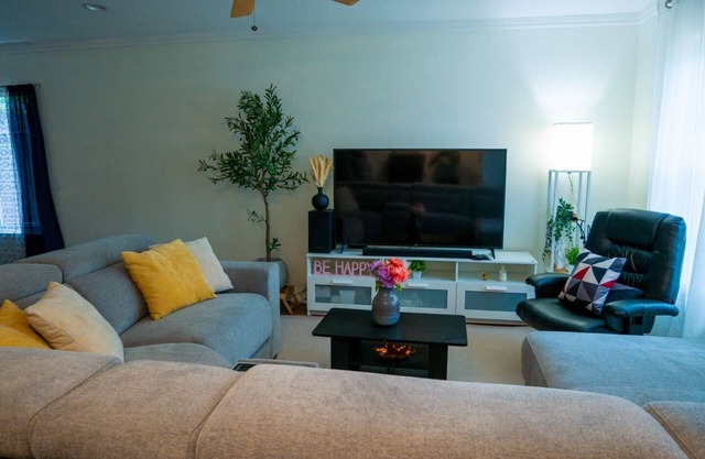 Centrally located 3-bedroom house in San Jose with WiFi, AC
