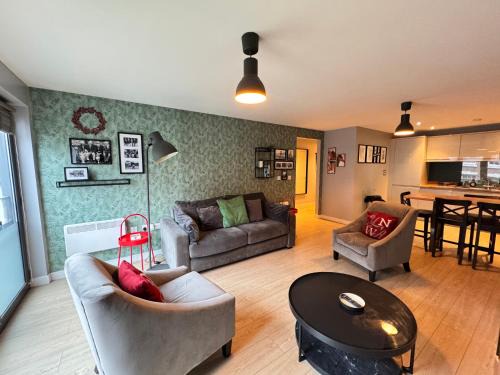 Centrally located apartment in Duke Street- free parking- two bathrooms