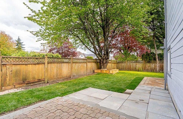 Centrally located around major tourist attractions in Vancouver. Peaceful, clean