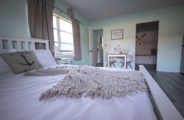 The Cozy Beach Suite of Sunny Sarasota!