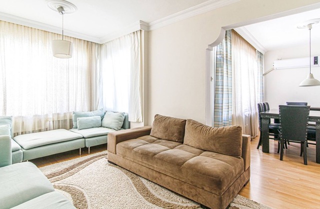 Centrally Located, Chic Flat in Sisli