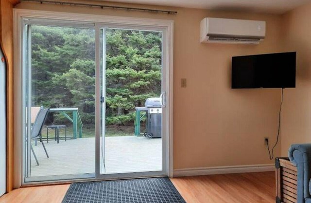 Centrally located cottage on Covehead Bay