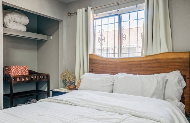 Location! Luxury Condo w/JettedTub RenovatedUptown
