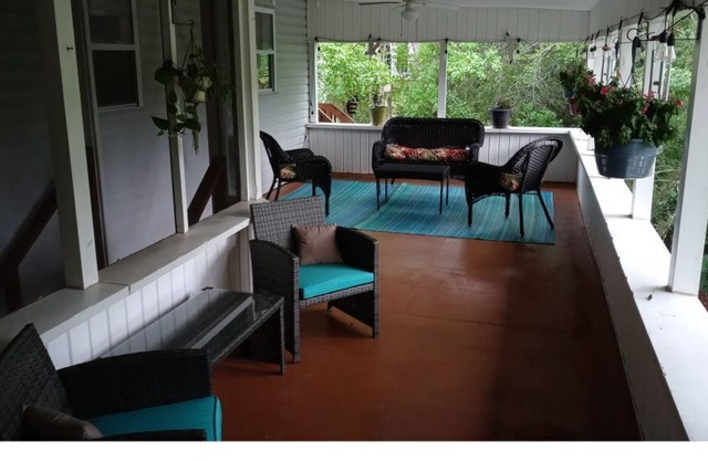 Centrally Located Lodge on Waterfront of the Mississippi Golf Course