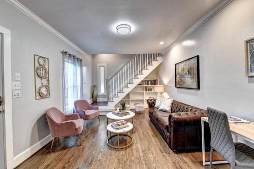 Centrally Located Lux Home - Sleeps 14