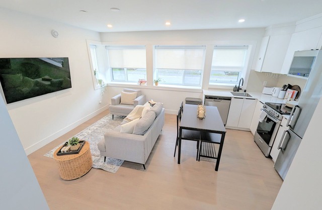Centrally located, modern, clean, 2 bedroom suite! Kid Friendly!