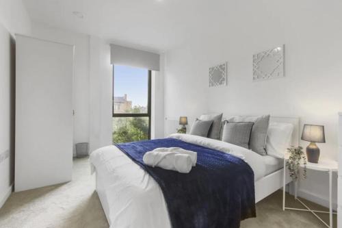 Centrally Located - Modern - 2Bed - 2Bath Apartment